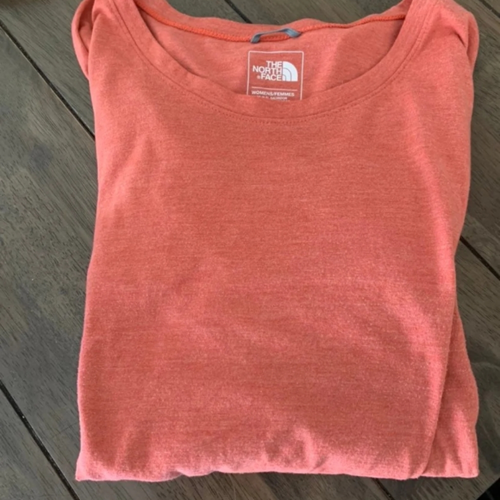 Women North Face shirt